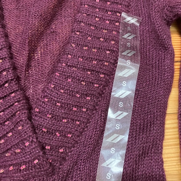 🆕 DKNY eggplant V sweater with beadwork Small - Picture 5 of 6